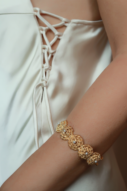 Joanna Laura Constantine TWISTED WIRE BANGLE WITH MINI PEARLS
