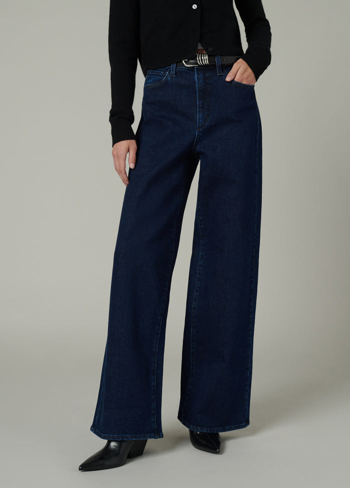 Joe's THE MIA PETITE CINEMA