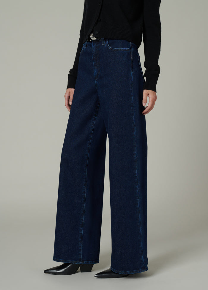 Joe's THE MIA PETITE CINEMA