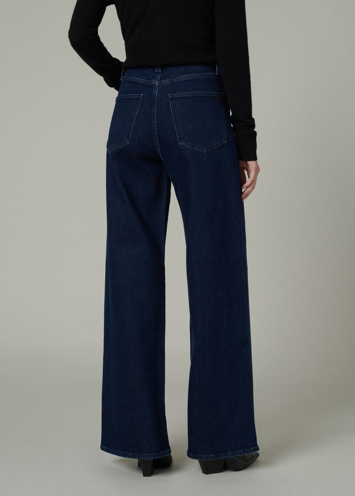 Joe's THE MIA PETITE CINEMA