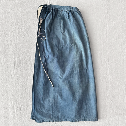 john derian 19th Century French Waist Apron (VA02) Add to cart Details Approx. 22" W x 34.5" Long Tie closure Cotton Two exterior pockets 19th Century France Please note that vintage items will embrace unique variations such as