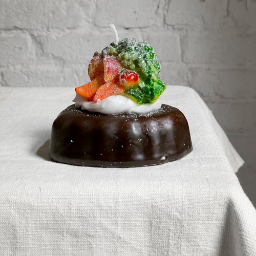 john derian Biscotto Chocolate Heart Cake with Fruit Candle Add to cart Details 4.5" W x 1.5" H Paraffin Wax Each item will feature unique variations Made in Italy Care Remove All Paper Before Burning. Not intended for childre