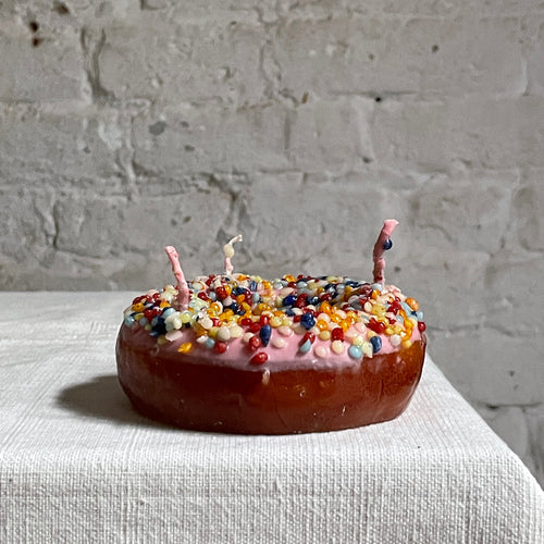 john derian Ciambella Pink Frosting Doughnut Candle Add to cart Details 4" Diameter Paraffin Wax Each item will feature unique variations Made in Italy Care Remove All Paper Before Burning. Not intended for children.   Cereria