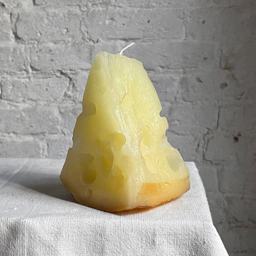 john derian Formaggio Groviera Cheese Candle Add to cart Details 4" W x 5 3/4" H Paraffin Wax Each item will feature unique variations Made in Italy Care Remove All Paper Before Burning. Not intended for children.   Cereria I