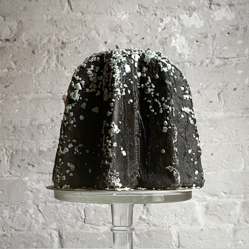 john derian Large Verona Pandoro Chocolate Cake Candle Add to cart Details Approx. 6" W x 7" H Paraffin Wax Each item will feature unique variations Made in Italy Care Remove All Paper Before Burning. Not intended for children.