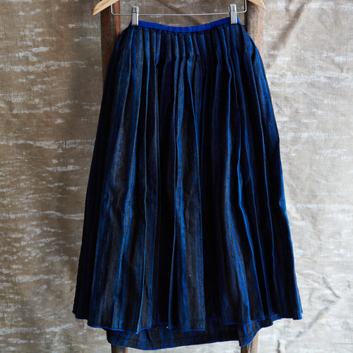 john derian Late 19th Century French Skirt (No.4) Add to cart Details Approx. Waist: 26"-29"  Length: 31.5" Adjustable metal clasp closure Linen Late 19th Century France Please note that vintage items will embrace unique variat