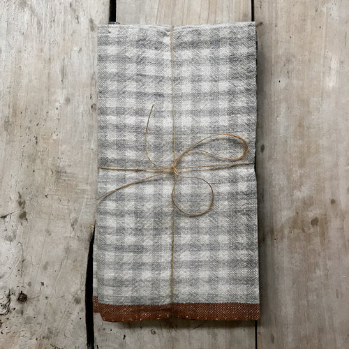 john derian Set of 4 Gingham Napkins in Blue & Cognac Add to cart Set of 4 Two-Toned Napkins Details 20" x 20" 100% Hand-Spun Linen Made in India Care Machine wash cold Gentle cycle Tumble dry. Do not Bleach.     Caravan a ce
