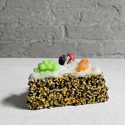 john derian Torta Candita a Fette Chocolate Cake Slice with Fruit Candle Add to cart Details Sold Separately 4" L x 3" W x 5" H Paraffin Wax Each item will feature unique variations Made in Italy Care Remove All Paper Before B