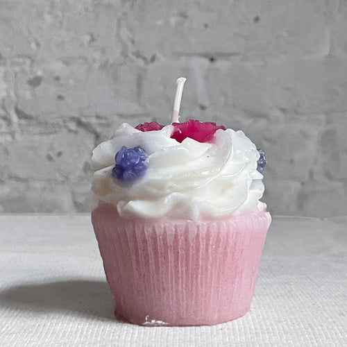 john derian Vanilla Frosting with Flowers Cupcake Candle Add to cart Details 2.5" W x 3" H Paraffin Wax Each item will feature unique variations Made in Italy Care Remove All Paper Before Burning. Not intended for children.   T