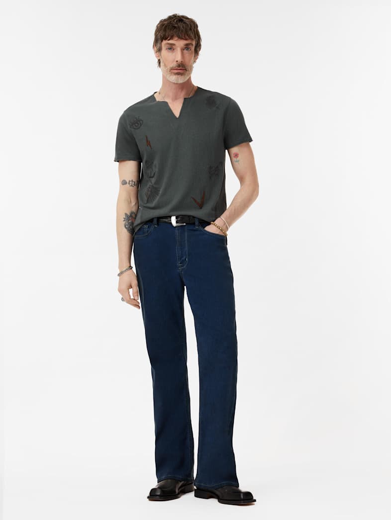 John Varvatos ARTISAN EMBROIDERY TEE Clothing Tops Graphic Tees ARTISAN EMBROIDERY TEE DRIED SAGE