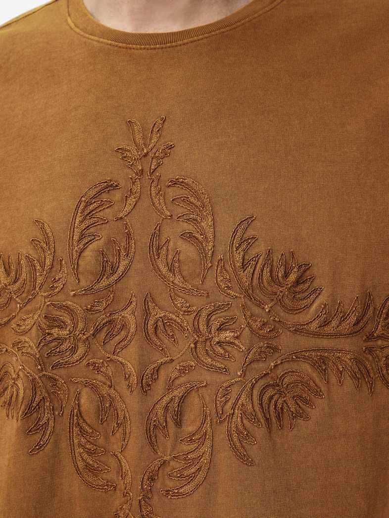 John Varvatos CENTER MOTIF TEE Clothing Tops Graphic Tees CENTER MOTIF TEE FLAX HEATHER