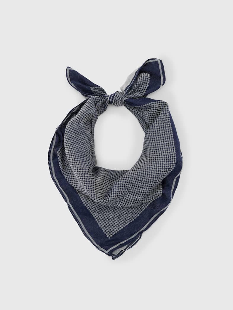 john varvatos FINN BANDANA Accessories All Accessories Scarves & Ties FINN BANDANA SMOKED PEARL GREY john varvatos FINN BANDANA Accessories All Accessories Scarves & Ties FINN BANDANA SMOKED PEARL GREY