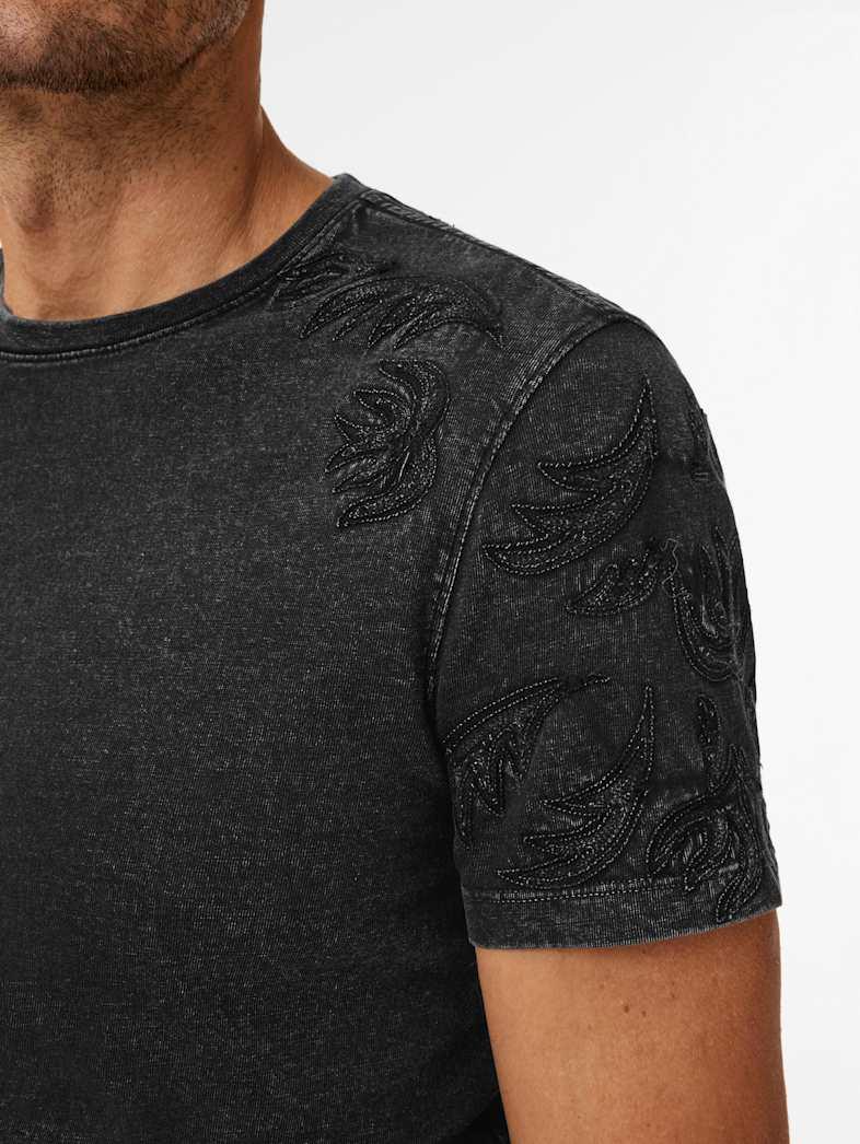 John Varvatos WESTERN EMBROIDERY TEE Clothing Tops Graphic Tees WESTERN EMBROIDERY TEE BLACK