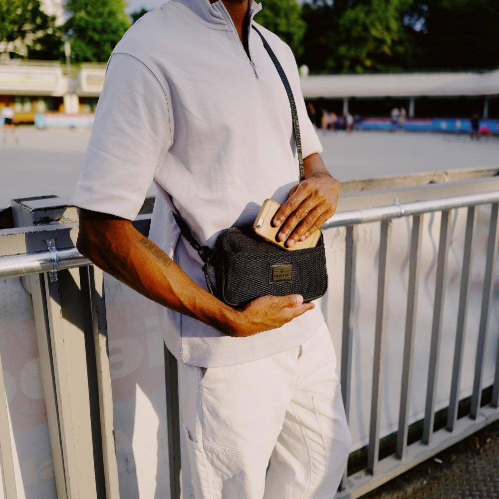 Johnny Urban Crossbody Bag "Elliot" Black