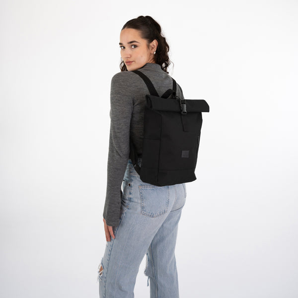 johnny urban Rolltop Backpack "Robin Small" black