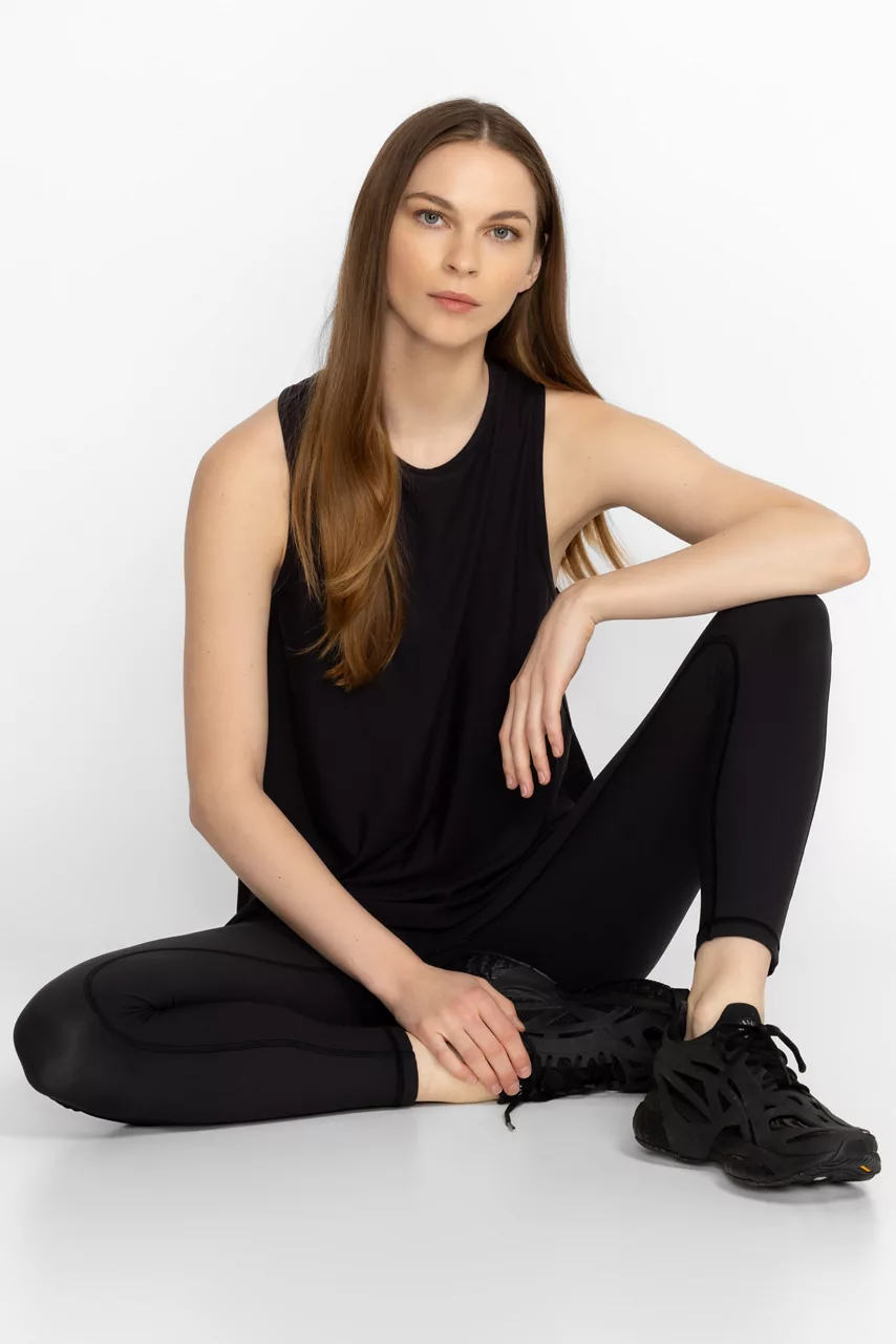 johnny was BEE ACTIVE HIGH NECK ACTIVE SWING TANK Black