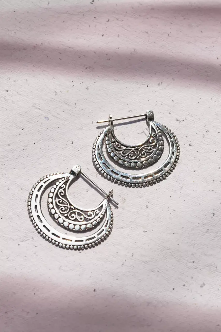 Johnny Was AMAZING CURVE HOOP EARRINGS Silver