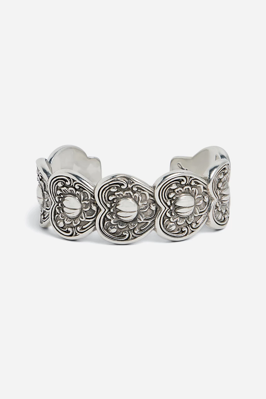johnny was ANTIQUE HEART CUFF BRACELET Silver