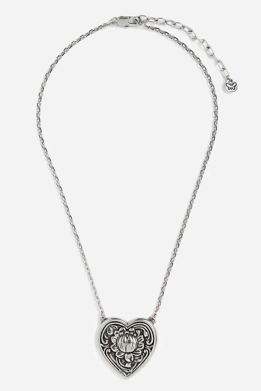 johnny was ANTIQUE HEART PENDANT NECKLACE Silver