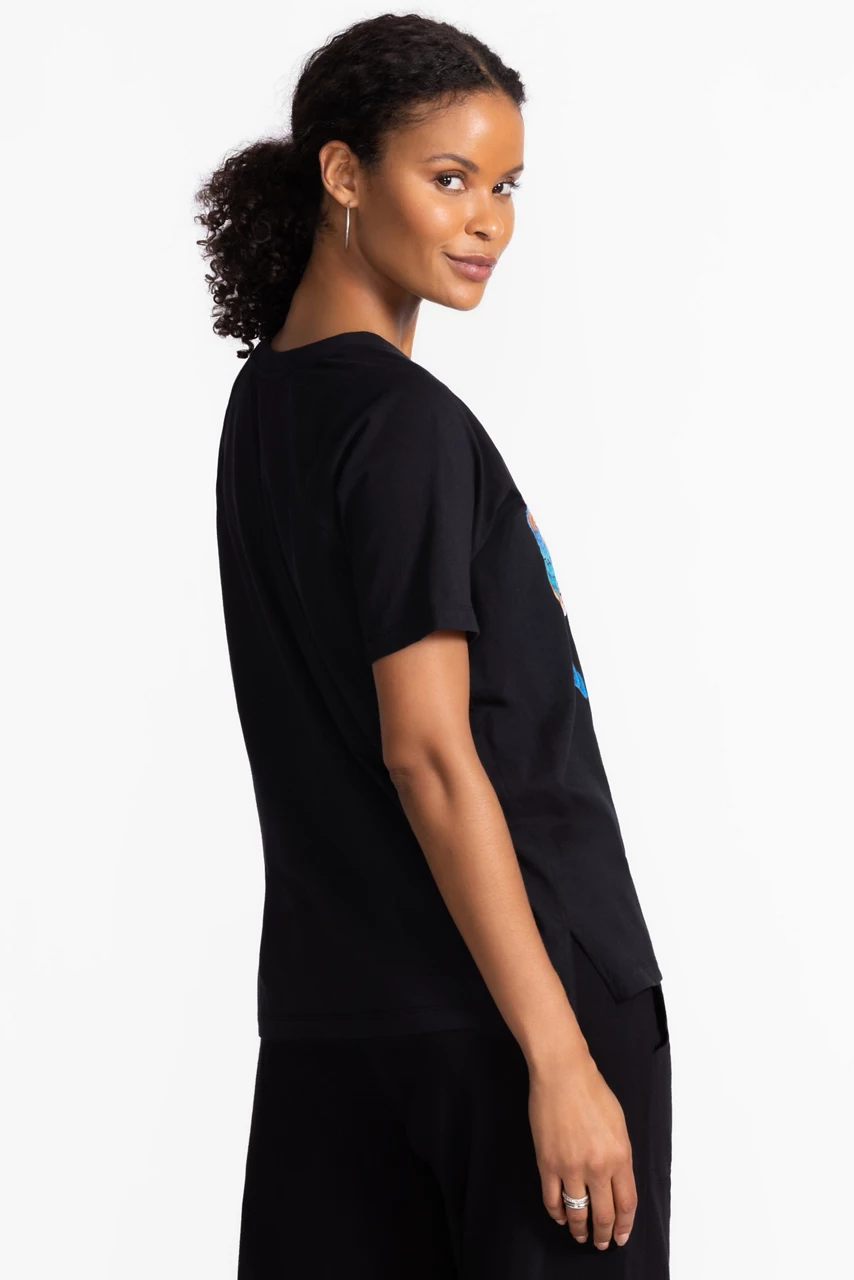 Johnny Was BEE ACTIVE RAGLAN GRAPHIC TEE Black