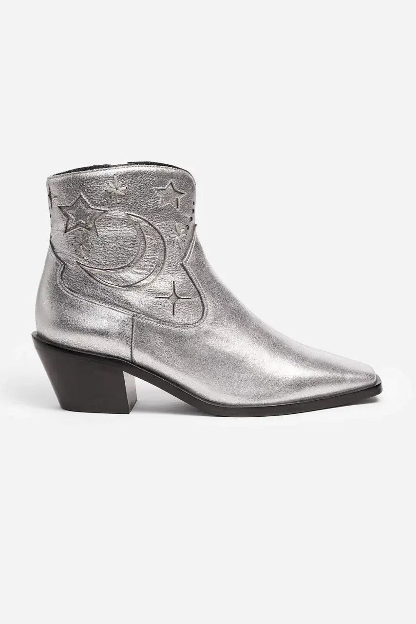 johnny was COSMOS METALLIC LEATHER BOOTIE Silver
