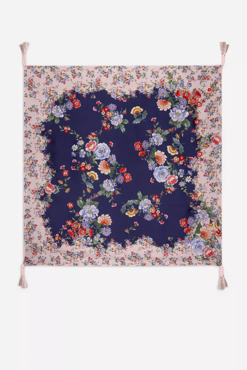 johnny was ELSA SCARF Elsa