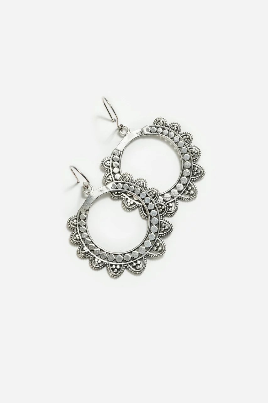 johnny was GLAMOROUS PETAL EARRINGS Silver