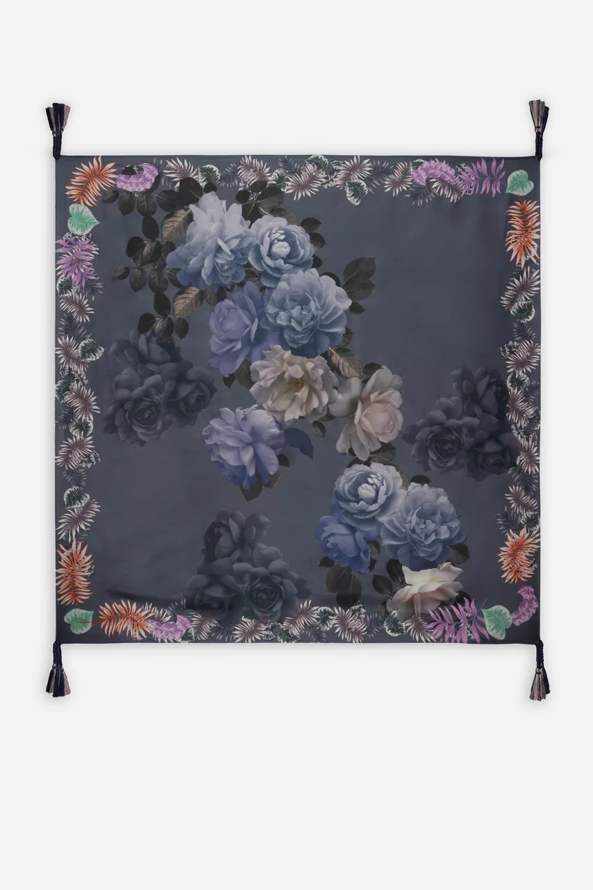 johnny was Grey Scarf Gray