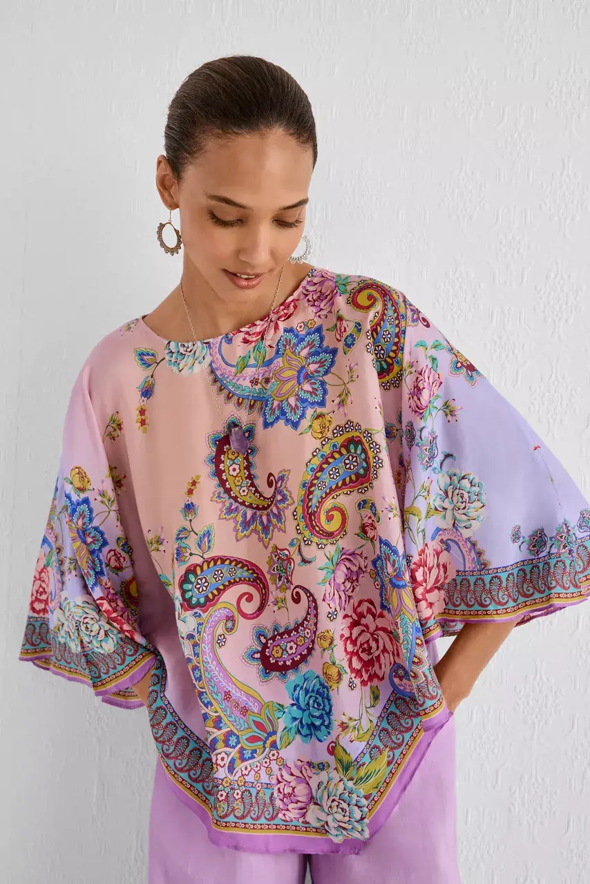 johnny was KOKO LOUNGE PONCHO Magaly