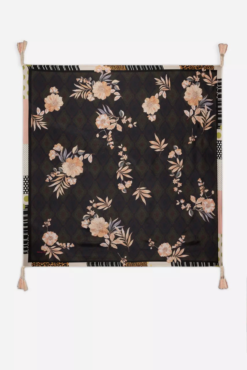 johnny was Nido Scarf Nido