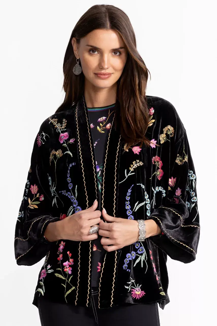 johnny was RELAXED SCHIFFLI CROPPED KIMONO Black