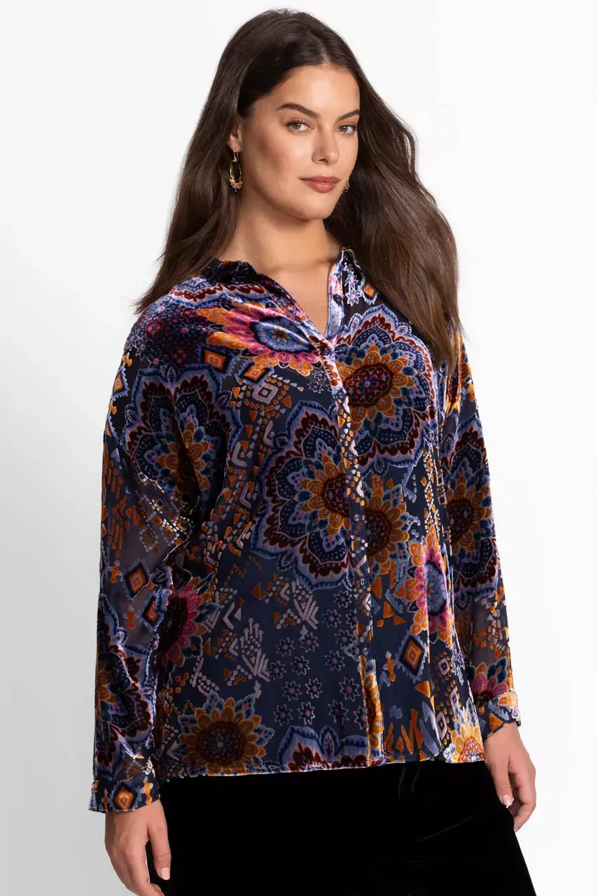 johnny was THE OVERSIZED AUDREY SHIRT Sisi