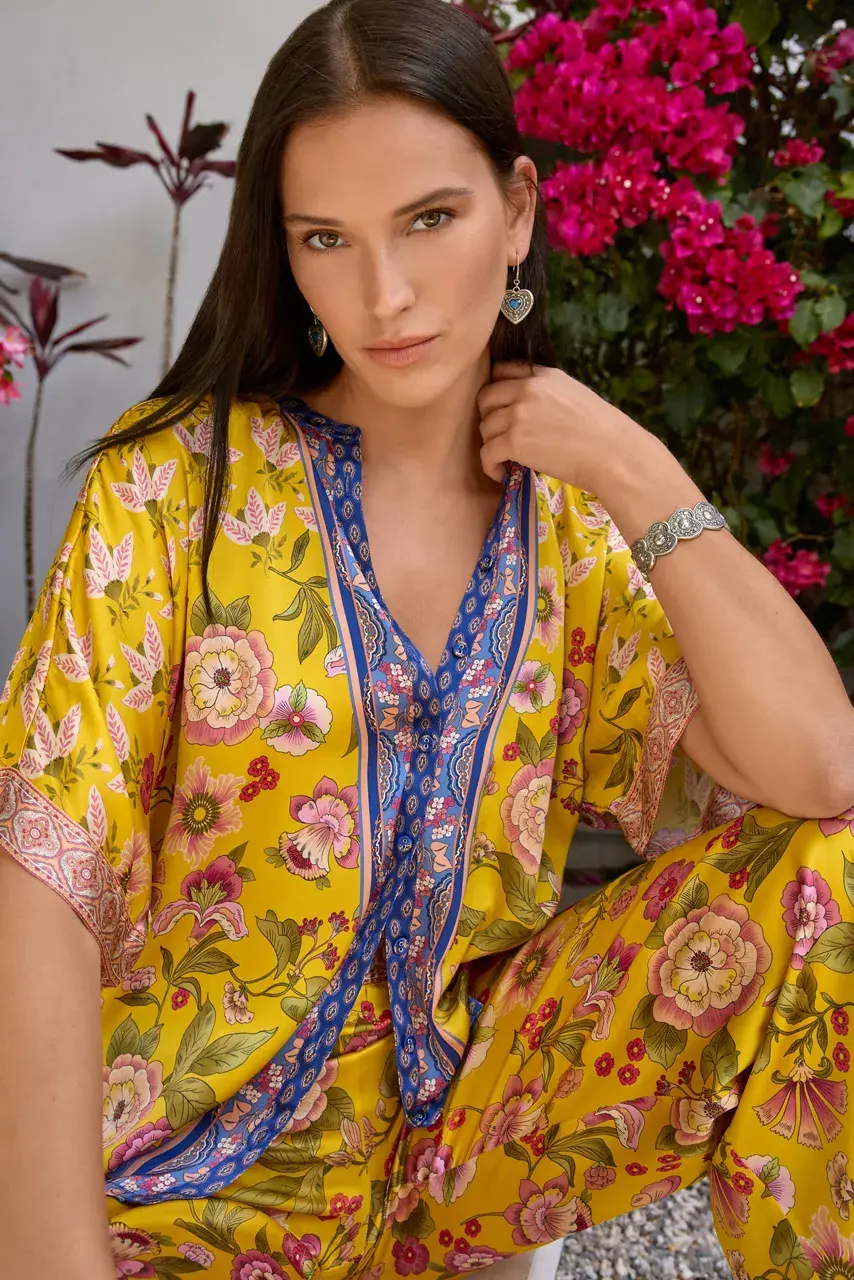 johnny was THE AUDREY SHORT SLEEVE MANDARIN COLLAR Camara