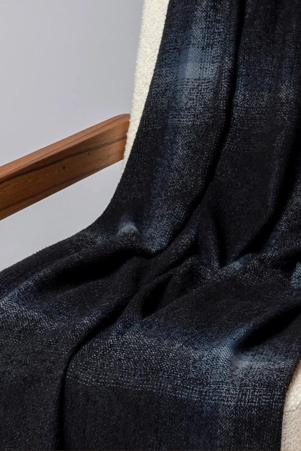 Johnstons Of Elgin Blurred Cashmere Silk Bouclé Black Throw