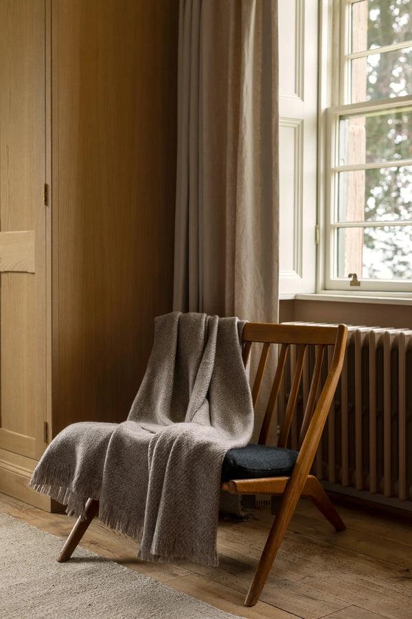 Johnstons Of Elgin Brushed Bouclé Cashmere Silk Brown Throw