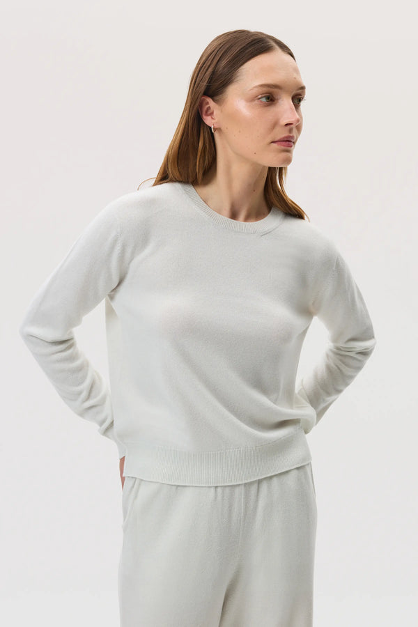 johnstons of elgin Cashmere White Round Neck Jumper