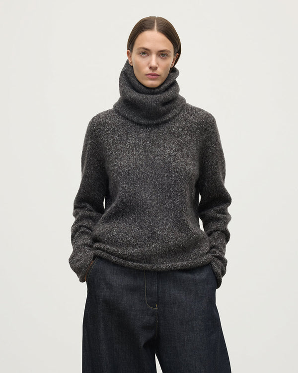 Johnstons Of Elgin Cashmere Bouclé Dark Grey Snood