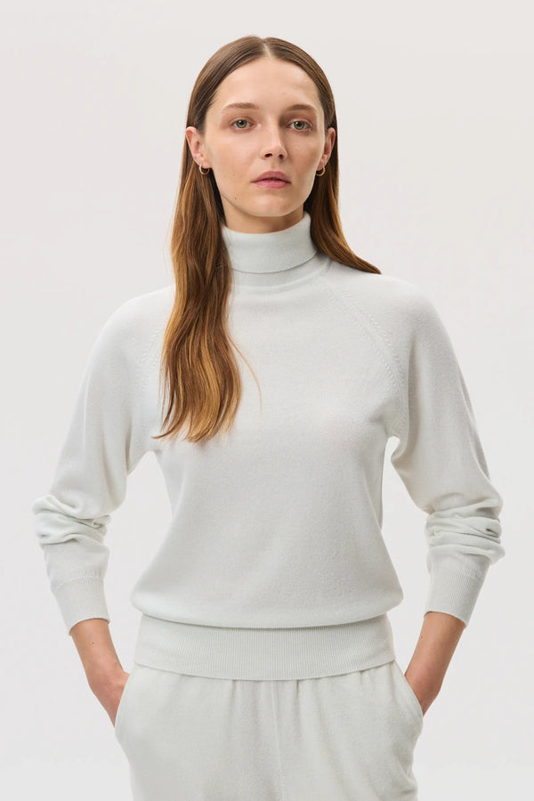johnstons of elgin Cashmere White Roll Neck Jumper
