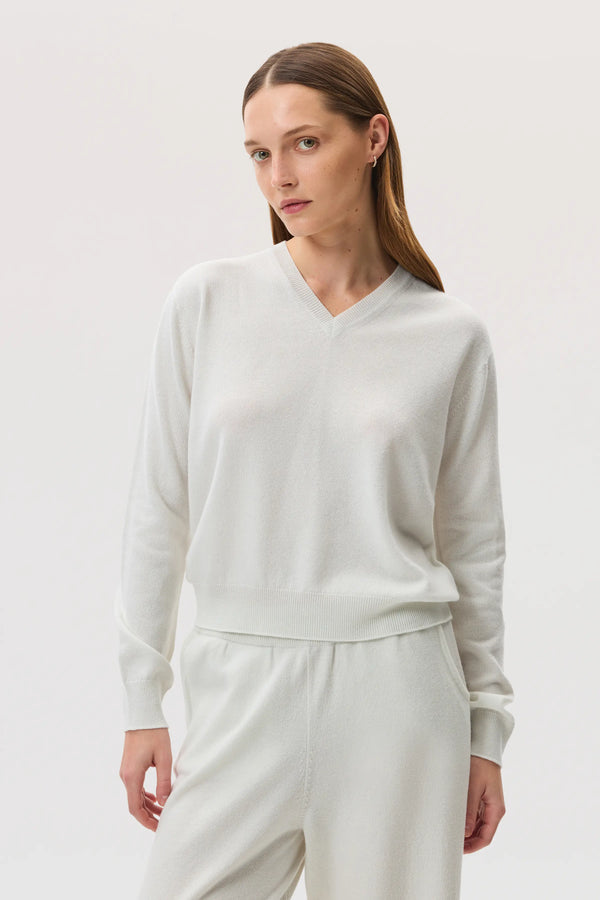 johnstons of elgin Cashmere White V Neck Jumper