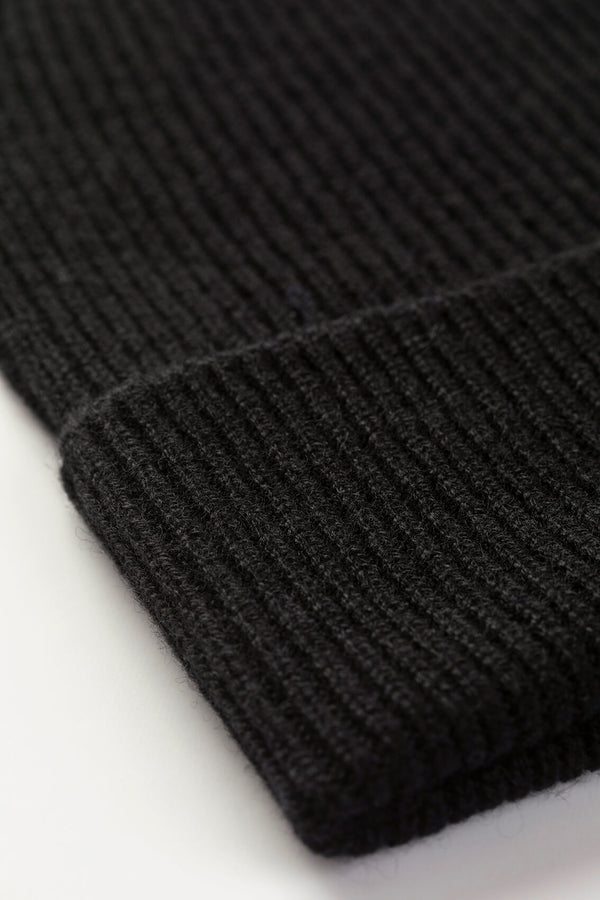Johnstons Of Elgin Slouchy Black Cashmere Beanie