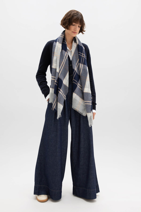 Johnstons Of Elgin Lightweight Cashmere Silver Bannockbane Tartan Stole