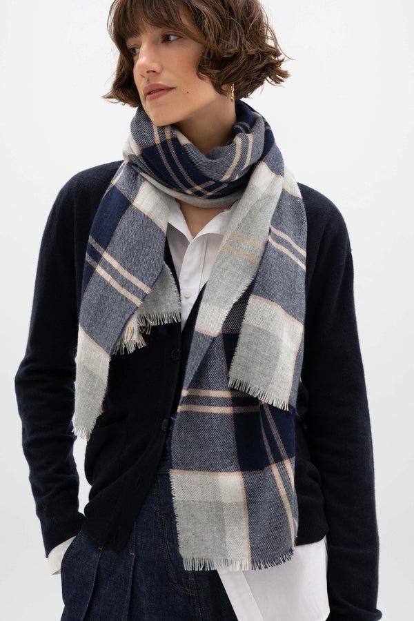 Johnstons Of Elgin Lightweight Cashmere Silver Bannockbane Tartan Stole