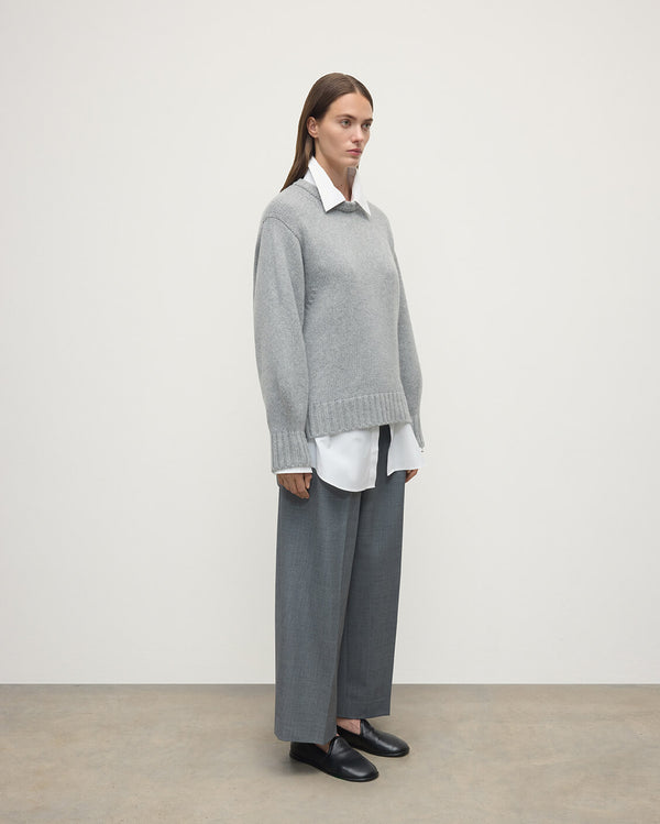 Johnstons Of Elgin Relaxed Light Grey Cashmere Jumper