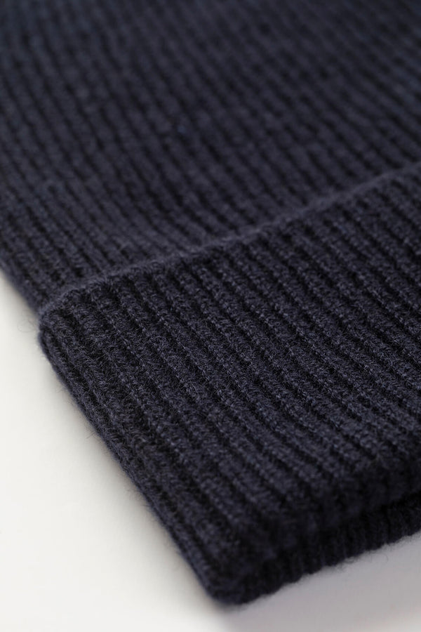 Johnstons Of Elgin Slouchy Dark Navy Cashmere Beanie