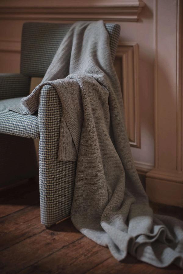 Johnstons Of Elgin Texture Knitted Light Grey Cashmere Throw
