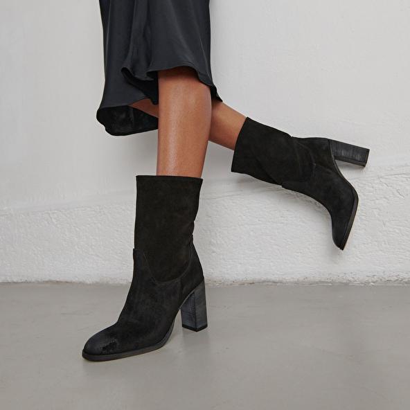 jonak Ankle boots with heels and oval toes in black suede FRANCINE
