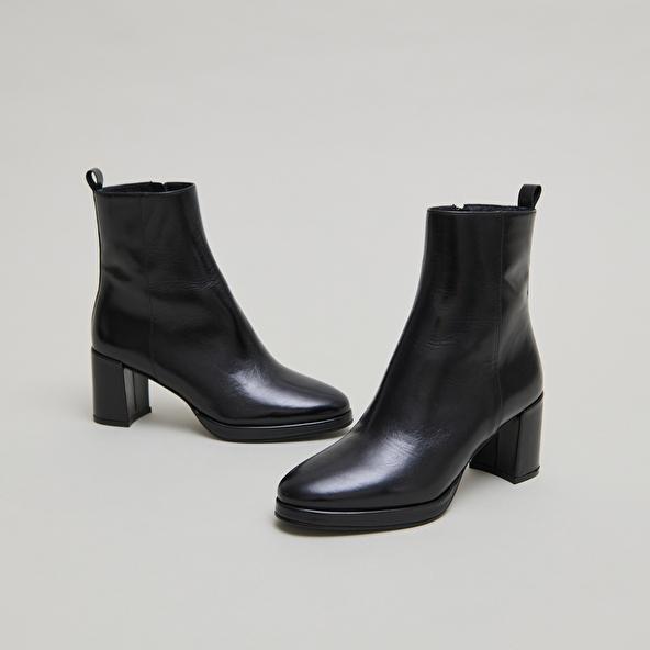 jonak Ankle boots with heels in black leather DIBRINA