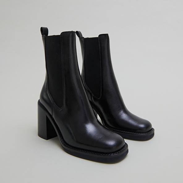 jonak Ankle boots with overflowing heels in black leather BRETZ