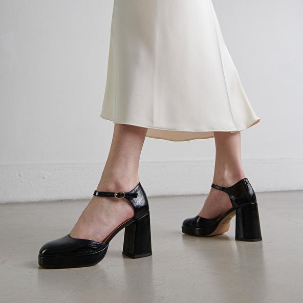 jonak Babies à talons et bouts carrés in black shiny leather VERO