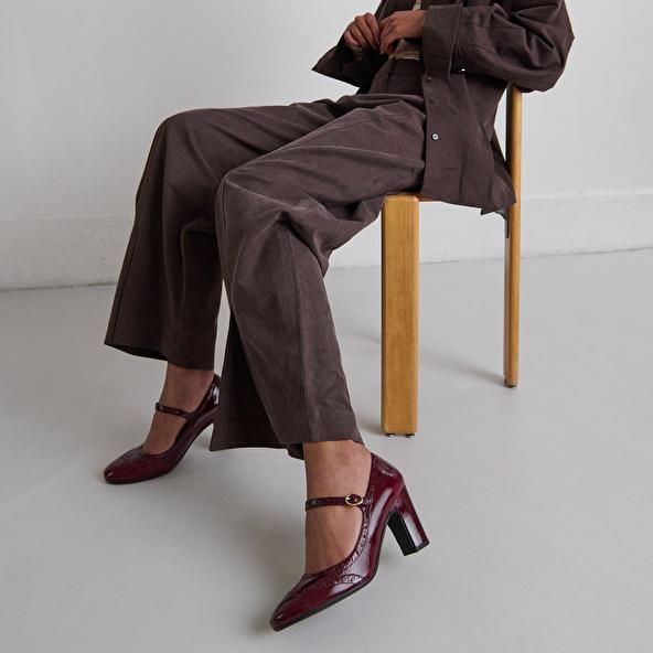 Jonak Babies à Talons Et Détails Perforés In Burgundy Shiny Leather DIRIOS